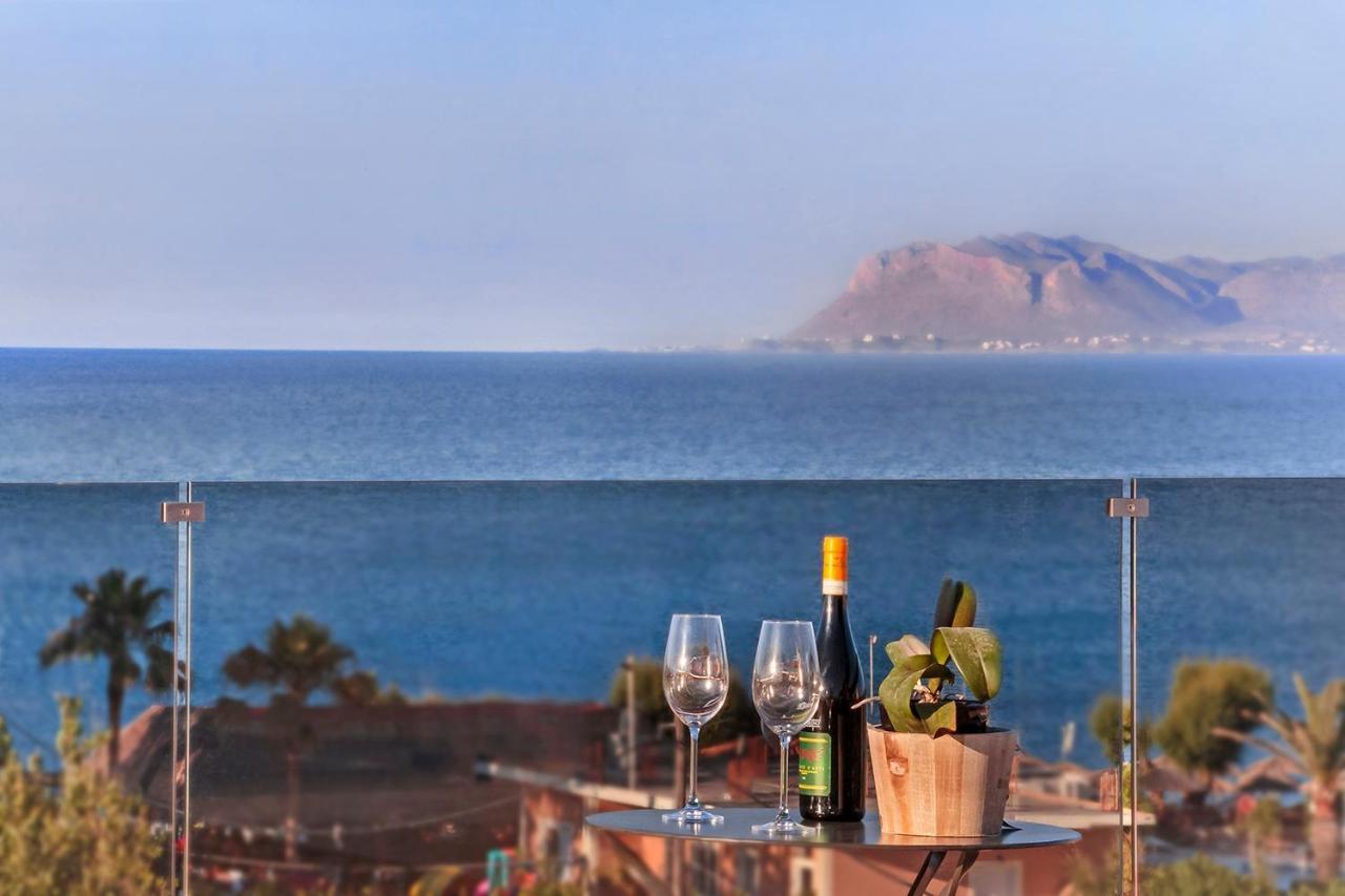 Lilium Luxury Suites Agia Marina Екстериор снимка