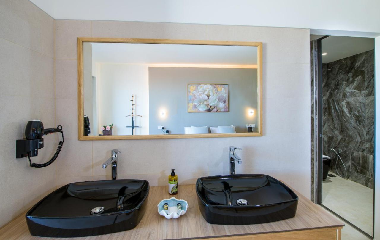 Lilium Luxury Suites Agia Marina Екстериор снимка