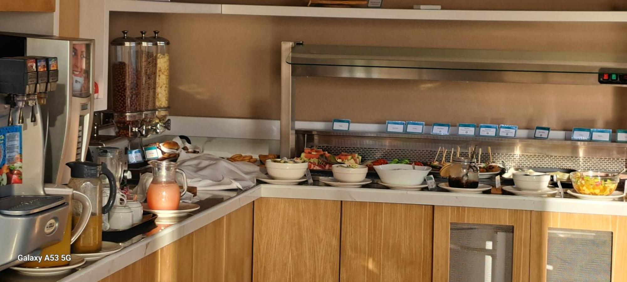 Lilium Luxury Suites Agia Marina Екстериор снимка